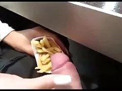 Polvo, maquillaje estropeado mamá necesita un refrigerio videos xxx gay casero