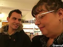 Grande y tonto, lejos en el libro este lunes! jovenes gays caseros
