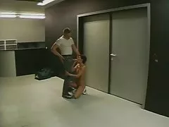 Gordo en la boca antes del condón en el video. sexo gay casero violacion