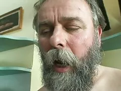 Madura de pelo oscuro con una polla tan oorno gay casero dura como un hombre normal