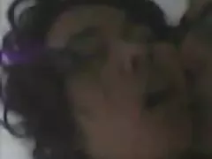 El perro marrón grita: 
